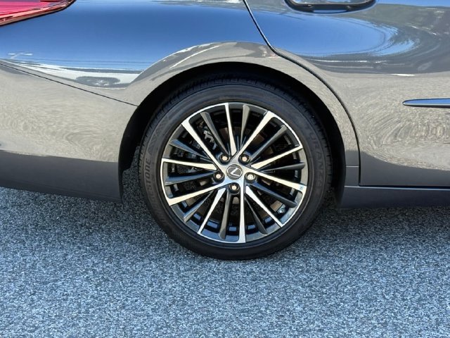 Used 2024 Lexus ES 350 w/ Premium Package FWD image 10