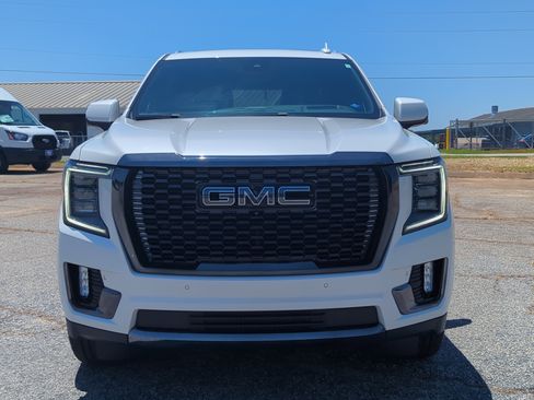 Used 2023 GMC Yukon XL Denali Ultimate AWD/4WD image 7