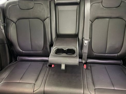 Used 2023 Jeep Grand Cherokee Overland AWD/4WD image 21