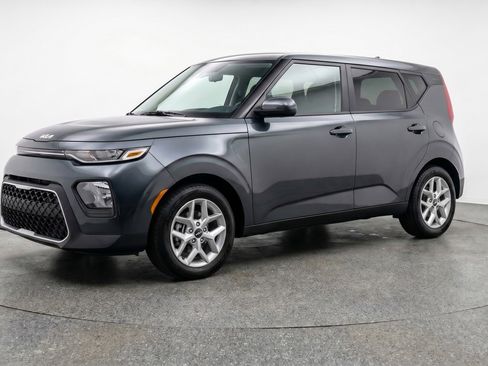 Used 2025 Kia Soul LX w/ LX Technology Package FWD image 3