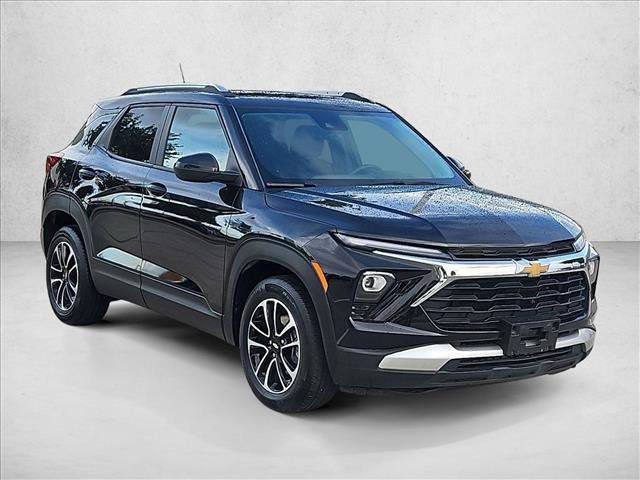 Used 2025 Chevrolet TrailBlazer LT FWD image 3