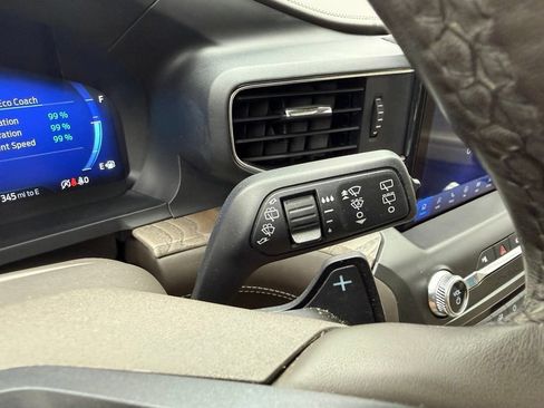 Used 2020 Ford Explorer Platinum w/ Premium Technology Package AWD/4WD image 45