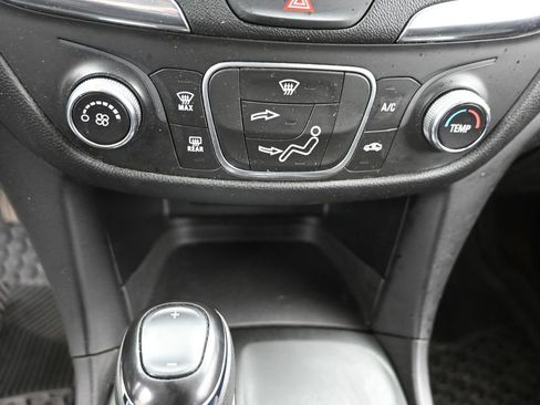 Used 2020 Chevrolet Equinox LT image 19