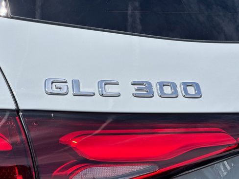 Used 2025 Mercedes-Benz GLC 300 4MATIC image 29
