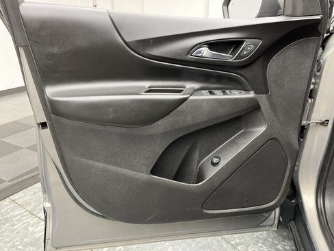Used 2018 Chevrolet Equinox LT FWD image 6