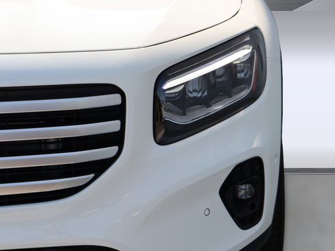 New 2025 Mercedes-Benz GLB 250 image 9