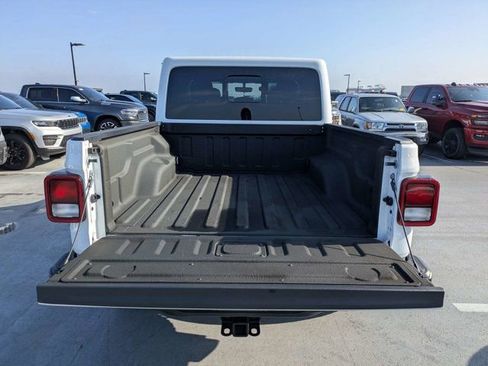 Used 2023 Jeep Gladiator Mojave w/ Trailer Tow Package AWD/4WD image 12