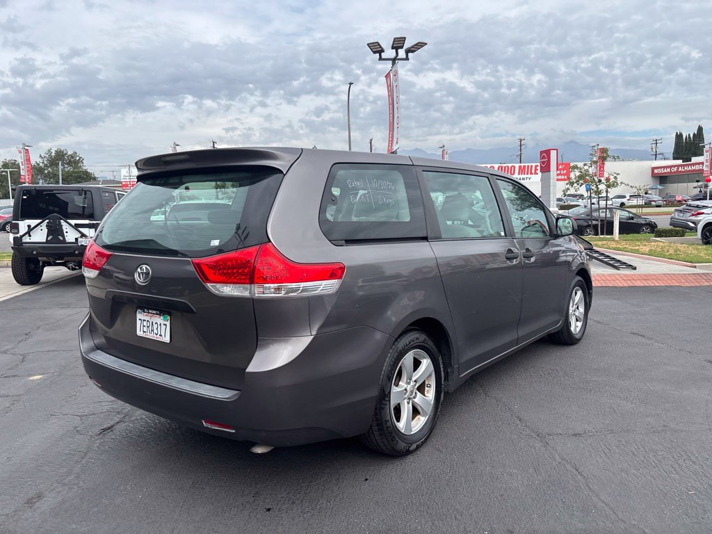 Used 2014 Toyota Sienna L FWD image 4