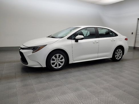 Used 2022 Toyota Corolla LE image 2