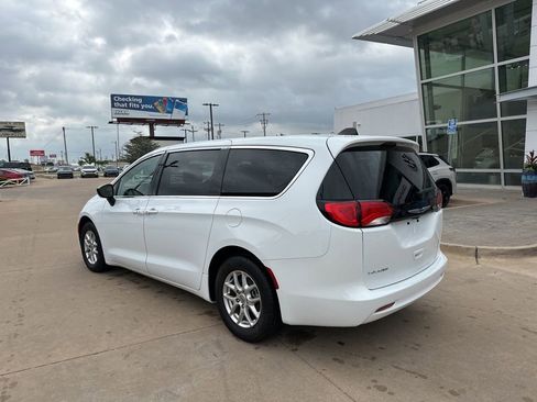 Used 2024 Chrysler Voyager LX image 7