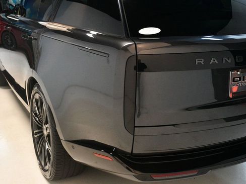 Used 2023 Land Rover Range Rover SE image 16