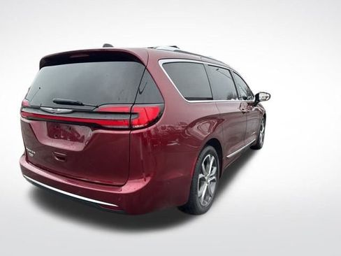 Used 2023 Chrysler Pacifica Pinnacle image 5