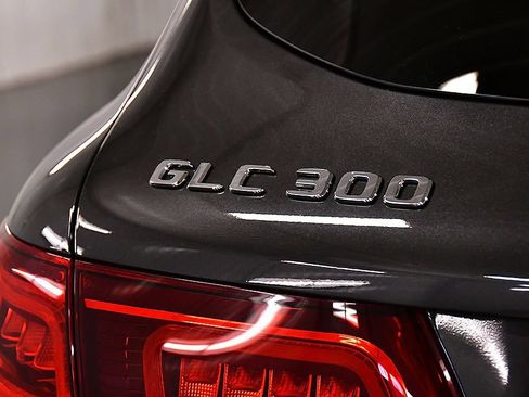 Used 2020 Mercedes-Benz GLC 300 4MATIC image 10