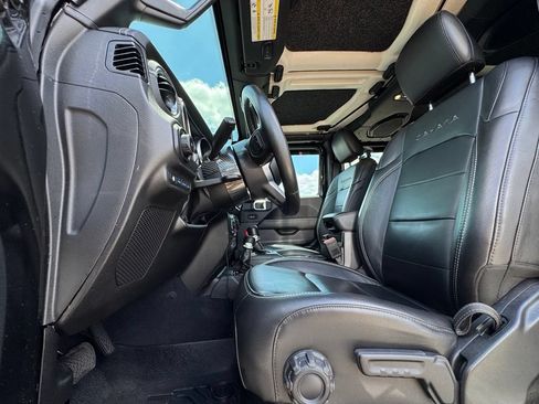 Used 2023 Jeep Wrangler Unlimited Sahara w/ Cold Weather Group AWD/4WD image 17