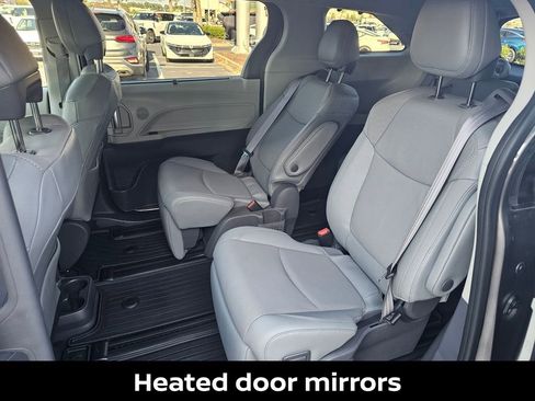 Used 2021 Toyota Sienna Limited image 15