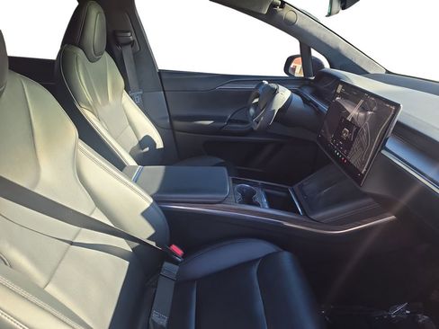 Used 2022 Tesla Model X image 16