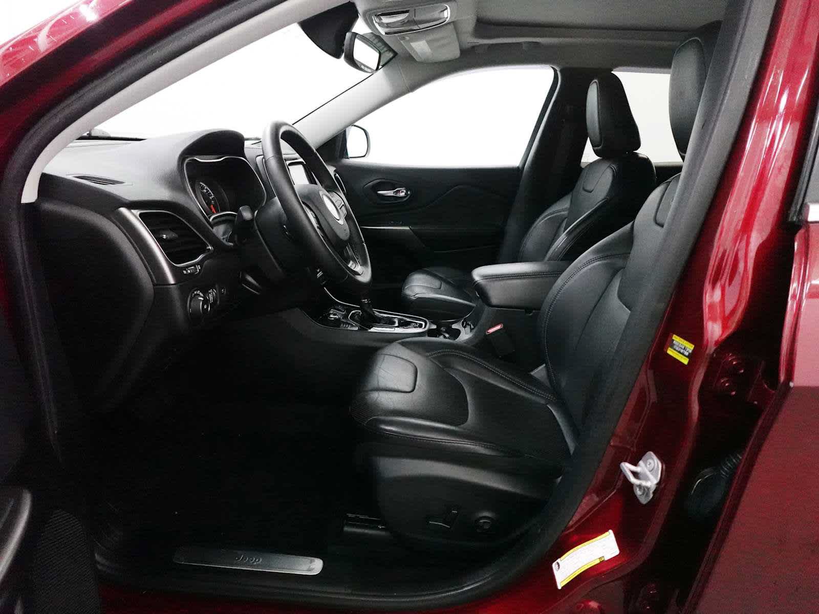 Used 2019 Jeep Cherokee Limited AWD/4WD image 12