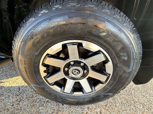 Used 2022 Toyota 4Runner TRD Off-Road Premium image 33