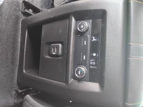 Used 2020 Chevrolet Traverse LT image 28