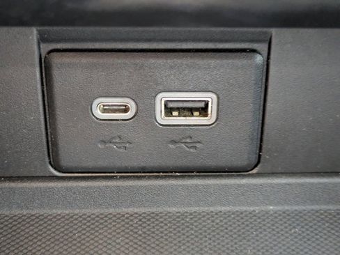 Used 2021 Chevrolet Tahoe Z71 w/ Z71 Signature Package image 25