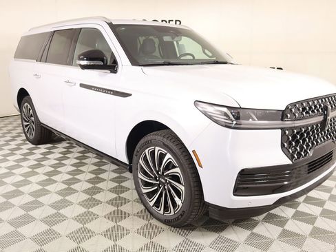 New 2026 Lincoln Navigator L Black Label AWD/4WD image 1