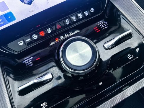 Used 2022 Jeep Grand Wagoneer Series III w/ Flexible Seating Group image 24