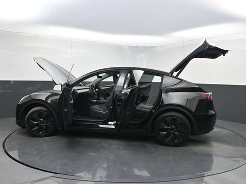 Used 2025 Tesla Model Y Long Range AWD/4WD image 33