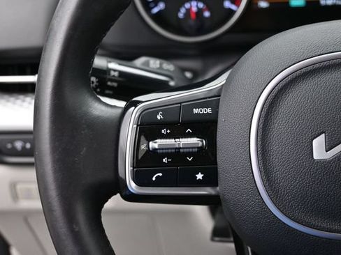Used 2024 Kia Carnival LX FWD image 21