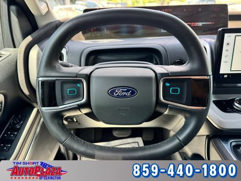 Used 2025 Ford Expedition Active AWD/4WD image 6