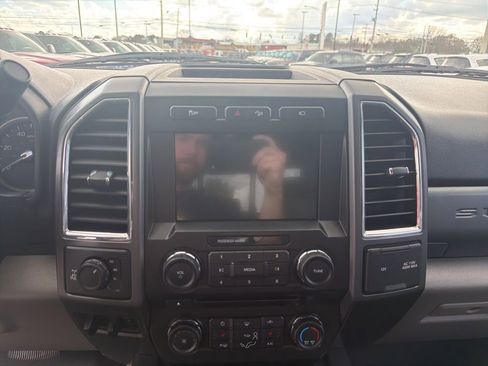 Used 2018 Ford F250 XLT w/ XLT Premium Package image 32