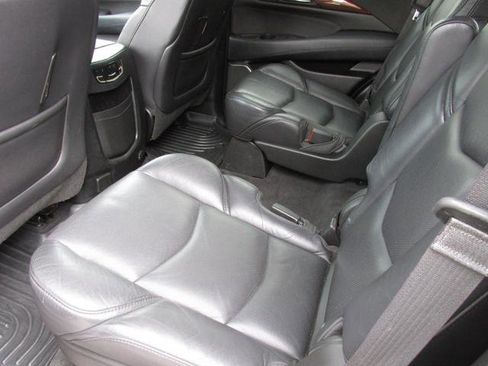 Used 2017 Cadillac Escalade Luxury image 10