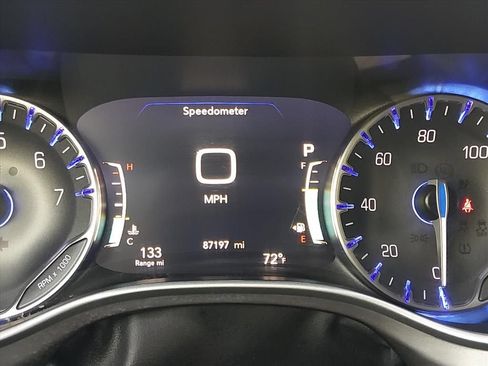 Used 2023 Chrysler Pacifica Touring-L FWD image 25
