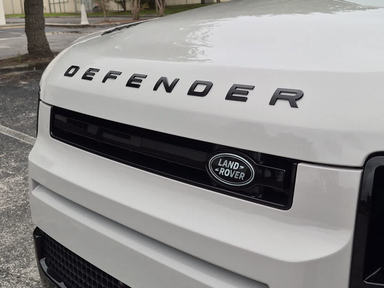 New 2026 Land Rover Defender 110 X-Dynamic SE AWD/4WD image 13