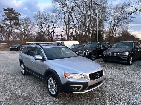 Used 2016 Volvo XC70 T5 Premier w/ Proximity Package image 3