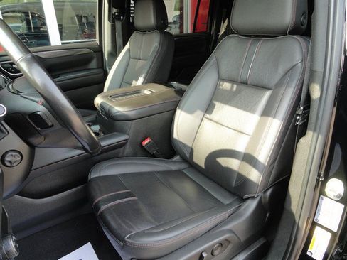 Used 2022 Chevrolet Suburban RST w/ Sport Performance Package AWD/4WD image 11