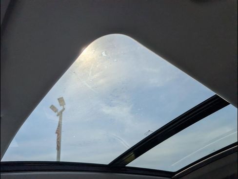 Used 2018 Chevrolet Equinox Premier image 9