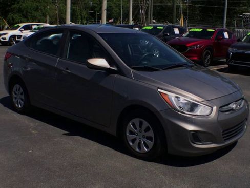 Used 2017 Hyundai Accent SE image 2