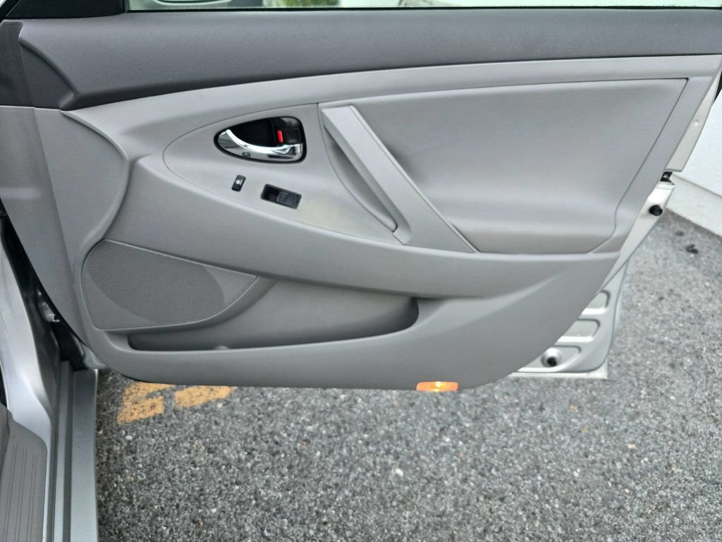 Used 2007 Toyota Camry Hybrid w/ Leather Pkg FWD image 20