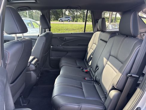 Used 2025 Honda Passport TrailSport image 28