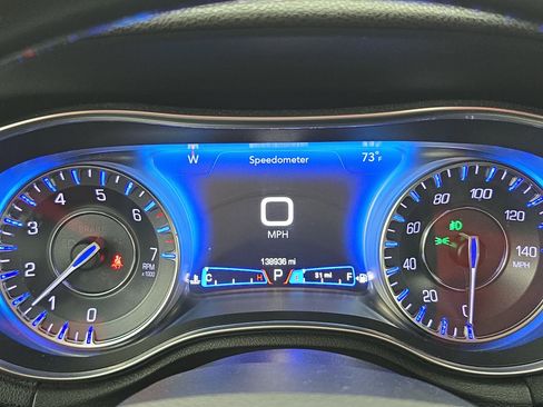Used 2019 Chrysler 300 Limited RWD image 18