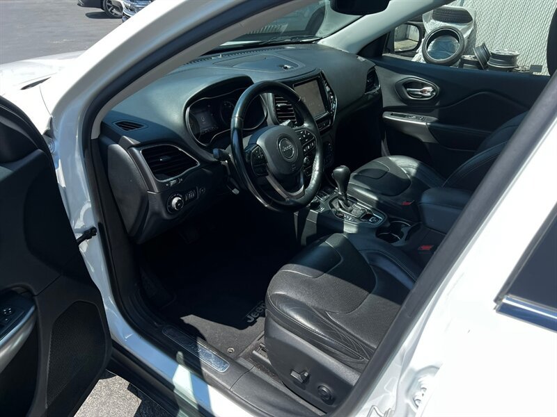 Used 2019 Jeep Cherokee Limited w/ Luxury Group AWD/4WD image 15