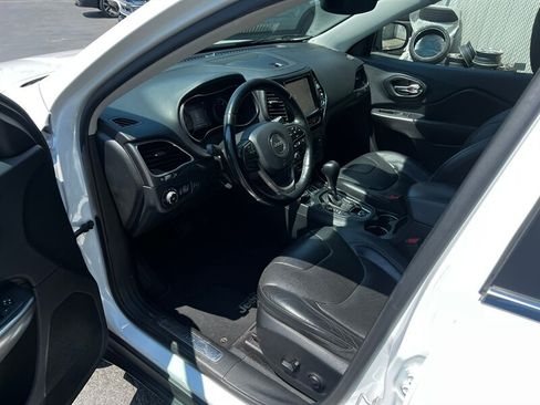 Used 2019 Jeep Cherokee Limited w/ Luxury Group AWD/4WD image 15