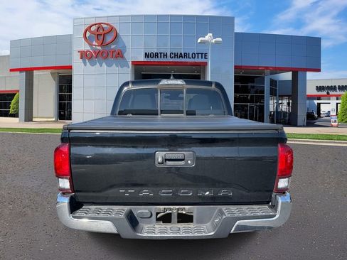 Used 2018 Toyota Tacoma SR5 w/ SR5 Appearance Package (SM) image 9