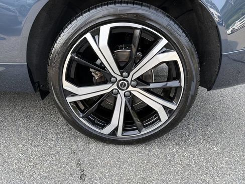 Certified 2024 Volvo XC60 B5 Ultimate w/ Protection Package Premier AWD/4WD image 11