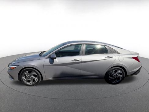 Used 2025 Hyundai Elantra SEL FWD image 12