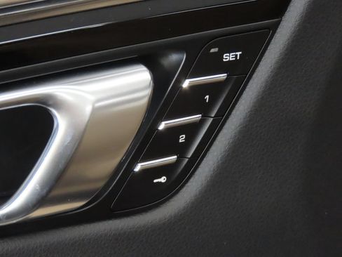 Certified 2025 Porsche Macan AWD/4WD image 36