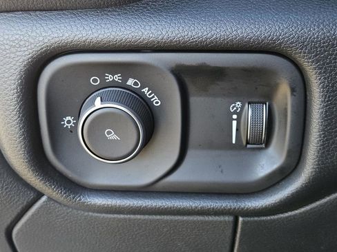 Used 2024 RAM 3500 Tradesman w/ Chrome Appearance Group image 21