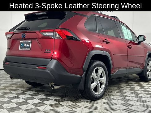 Used 2021 Toyota RAV4 XLE Premium AWD/4WD image 4