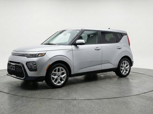 Used 2025 Kia Soul FWD image 3
