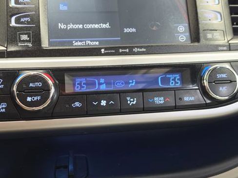 Used 2018 Toyota Highlander Limited Platinum AWD/4WD image 18
